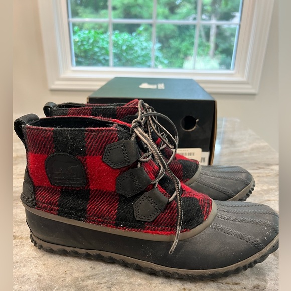 Sorel “Out N About” Boots, Size 8 - Picture 2 of 6